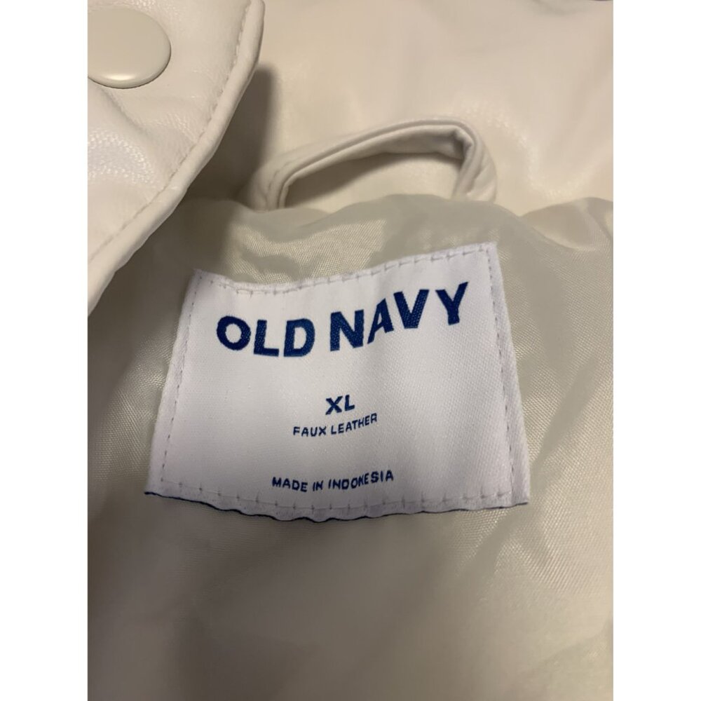 Old Navy White Faux Leather Puffer Vest XL Snap‎ Front - Picture 3 of 9